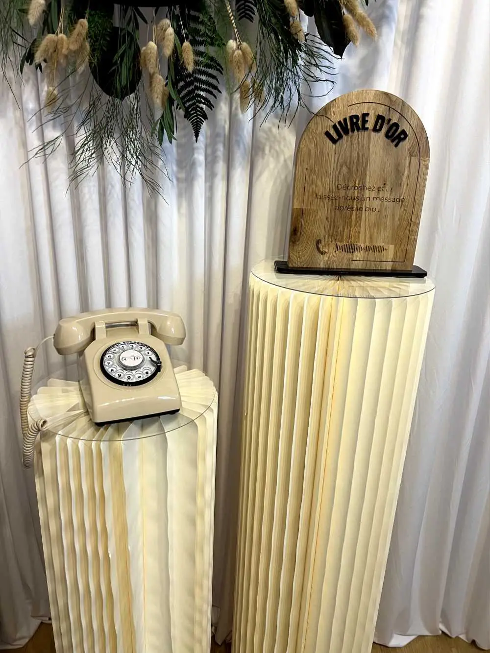 Livre d'or Audio, téléphone vintage de couleur crème
